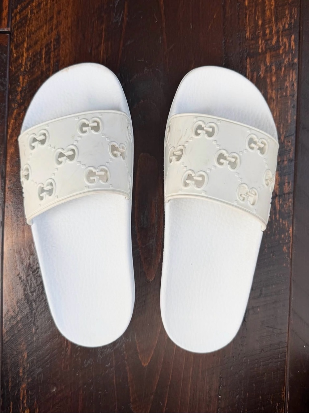 Gucci White Interlocking GG Logo Slide